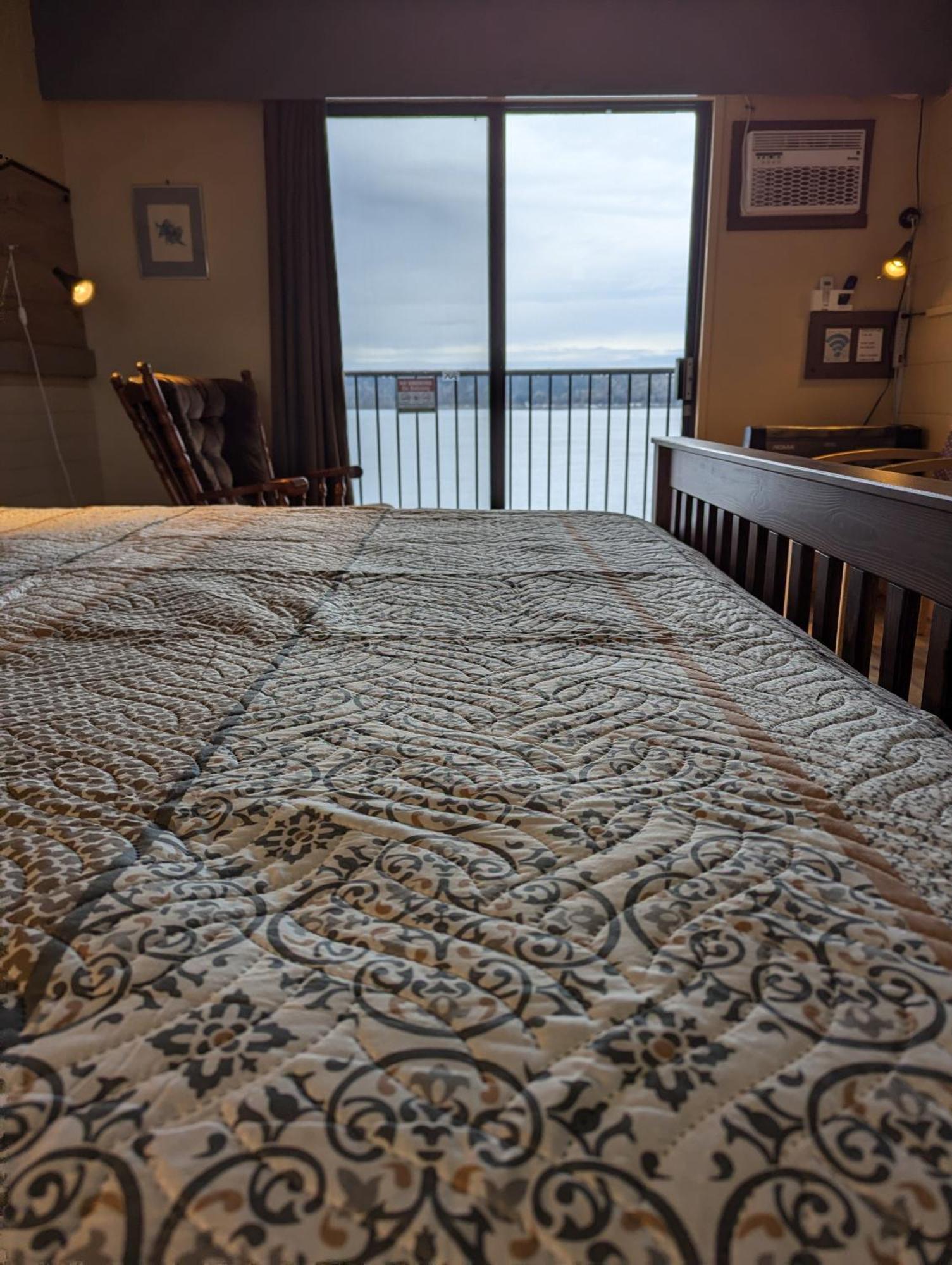 Above Tide Motel Campbell River Exterior foto